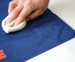 hand wiping wet cooling mat